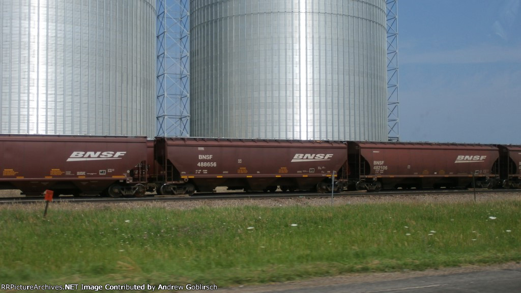 BNSF 482106 & 488656